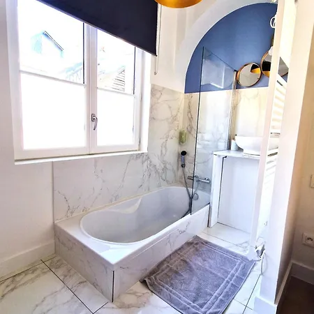 Apartman Les Bons Enfants 7 *