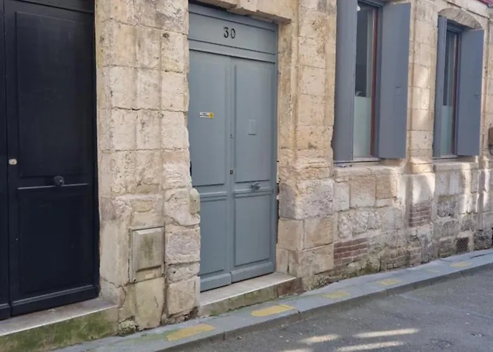 Les Bons Enfants 7 Apartment *